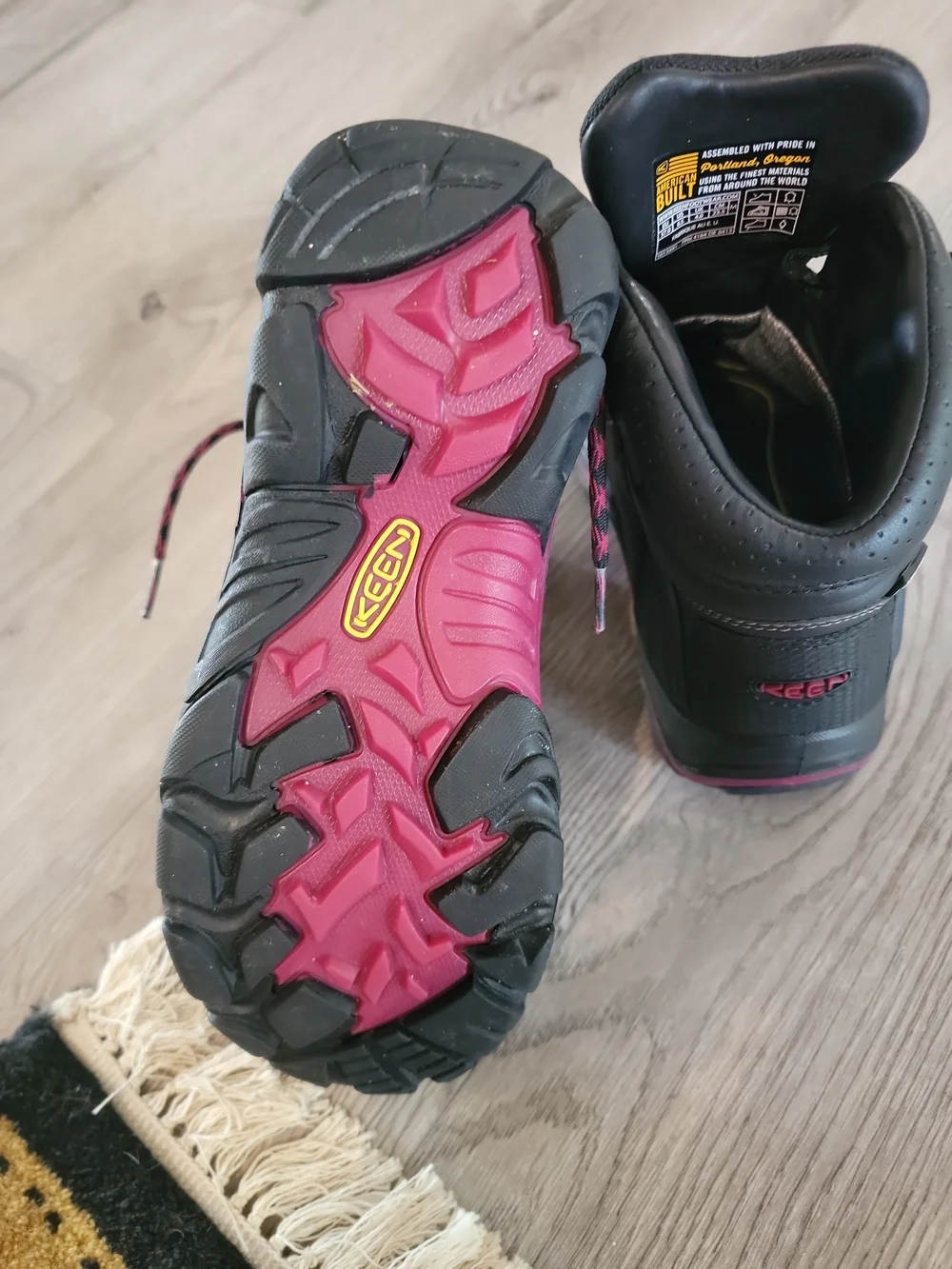 KEEN Women’s Hiking Boots 6.5 LIBERTY Ridge WP Waterproof Black 1013991 EUC